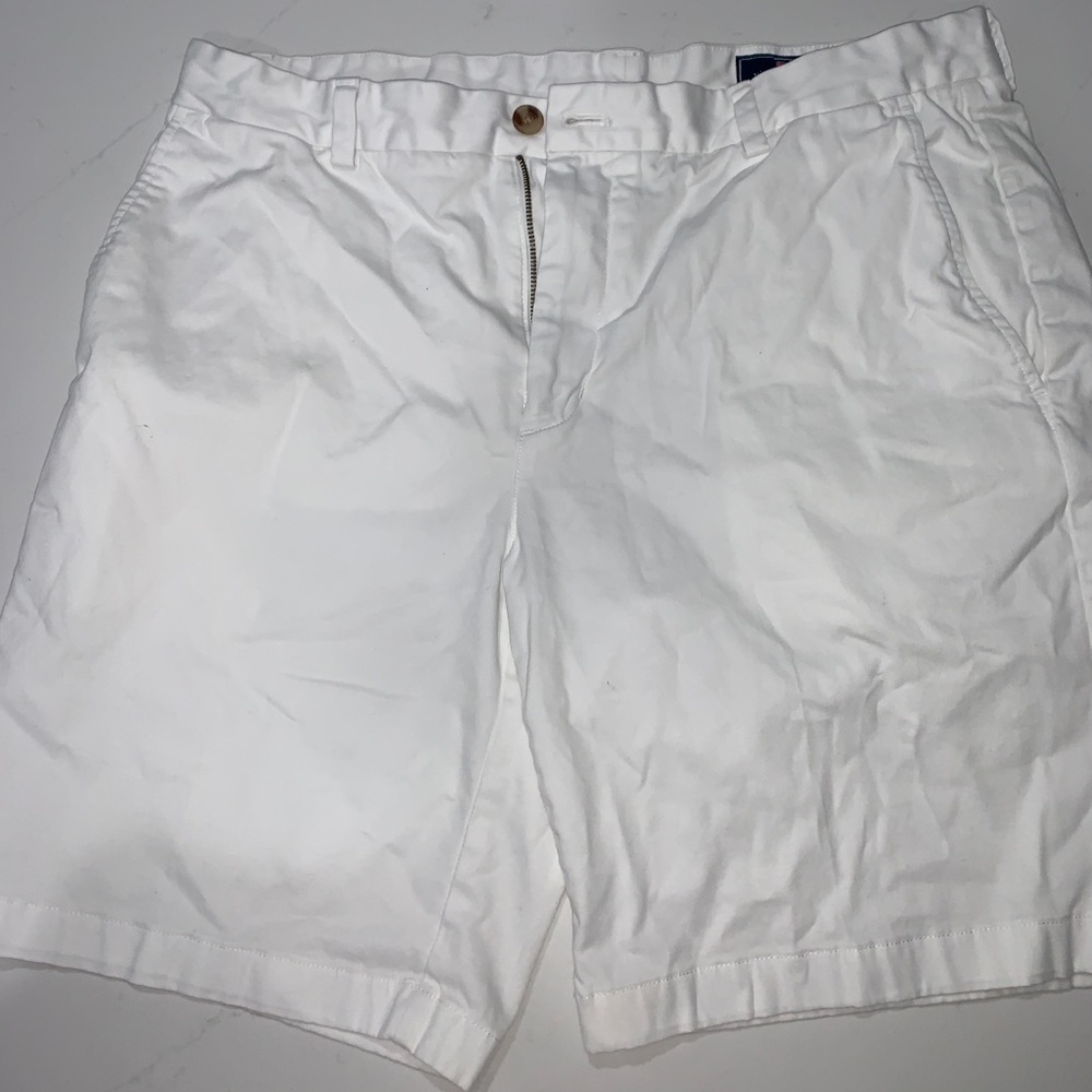 Men’s white vineyard vines shorts